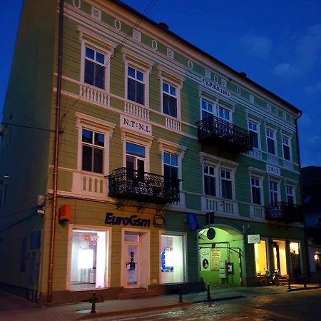 Готель Sissy Vendeghaz Тиргу-Секуєск Екстер'єр фото