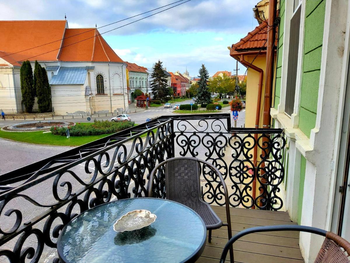 Готель Sissy Vendeghaz Тиргу-Секуєск Екстер'єр фото