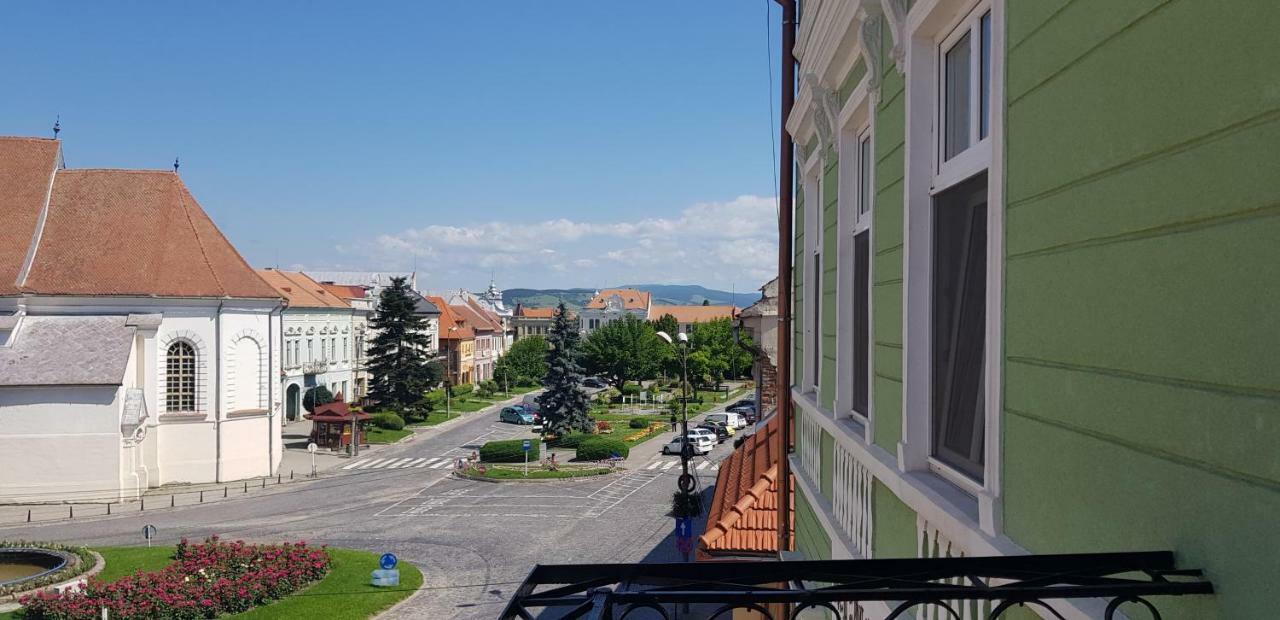 Готель Sissy Vendeghaz Тиргу-Секуєск Екстер'єр фото